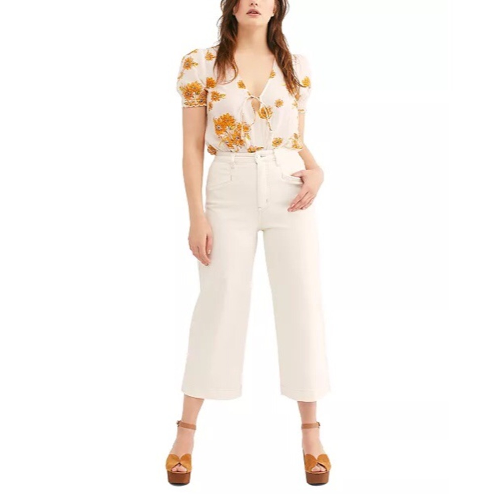 FREE PEOPLE CRVY Lace-up Crop Jeans in Off-White.